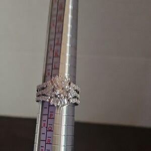 Elegant Silver Women's Ring with Sparkling Design